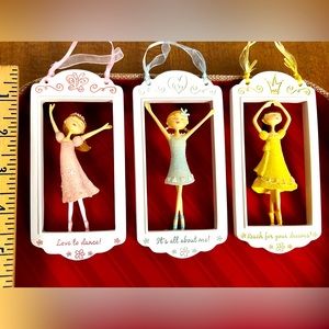 Vintage: Collectible: 3 hanging Ballerinas figurines in printed frames
